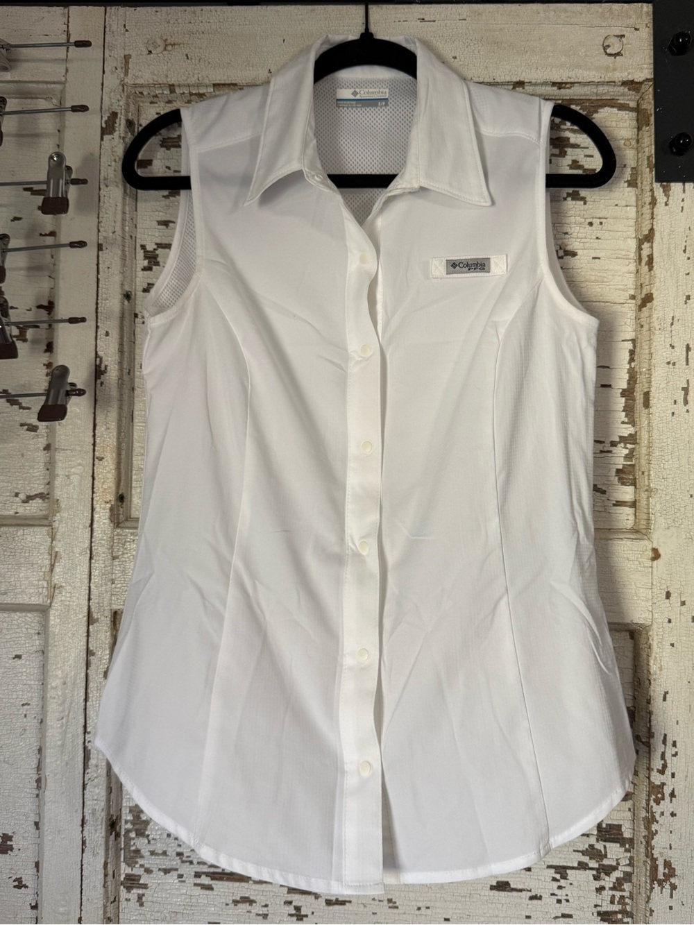 Columbia White Sleeveless Button-Down Shirt size small